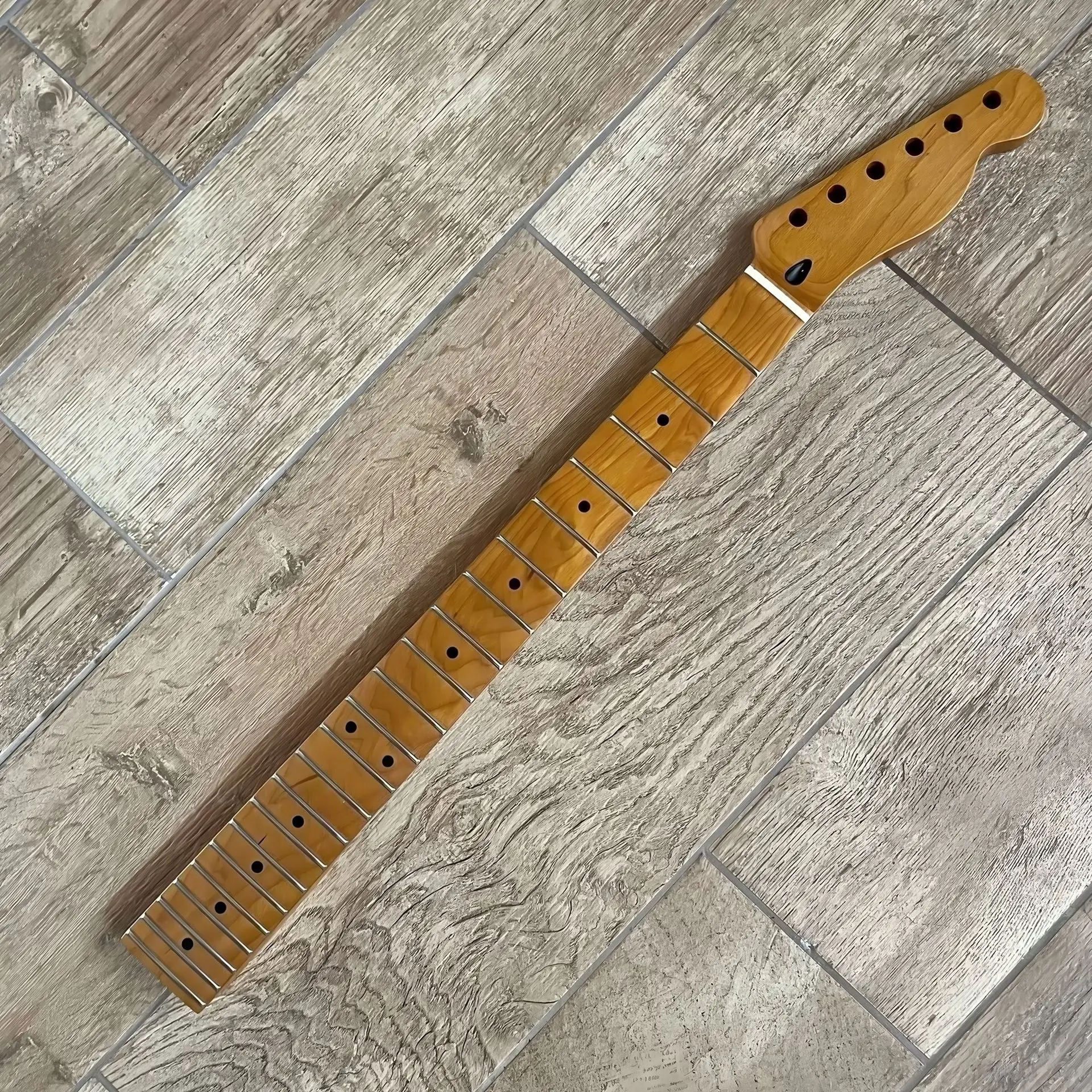 Matte Finish 22-Fret Electric Guitar with Baked Maple Handle And Fingerboard Neck Featuring Back Center Line
Matte Finish 22-Fret Electric Guitar with Baked Maple Handle And Fingerboard Neck Featuring Back Center Line