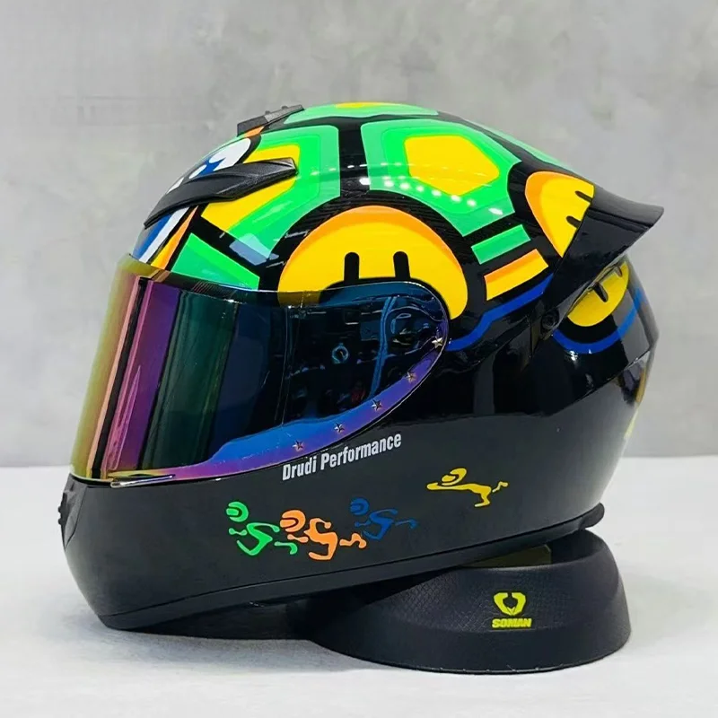 Полнолицевой мотоциклетный шлем высокой четкости с графическим рисунком «Маленькая черепаха» для ежедневных поездок с широким видом и козырьком, одобренный DOT
Полнолицевой мотоциклетный шлем высокой четкости с графическим рисунком «Маленькая черепаха» для ежедневных поездок с широким видом и козырьком, одобренный DOT