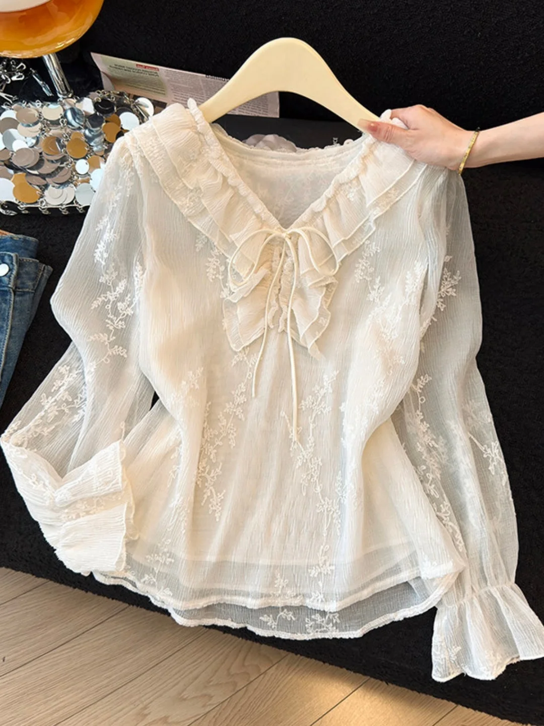 Textured Long Sleeve Lace Shirt Women's Loose Fit Lightweight Spring 2026 Fashionable Versatile Belted Shirt Daily Wear
Textured Long Sleeve Lace Shirt Women's Loose Fit Lightweight Spring 2026 Fashionable Versatile Belted Shirt Daily Wear