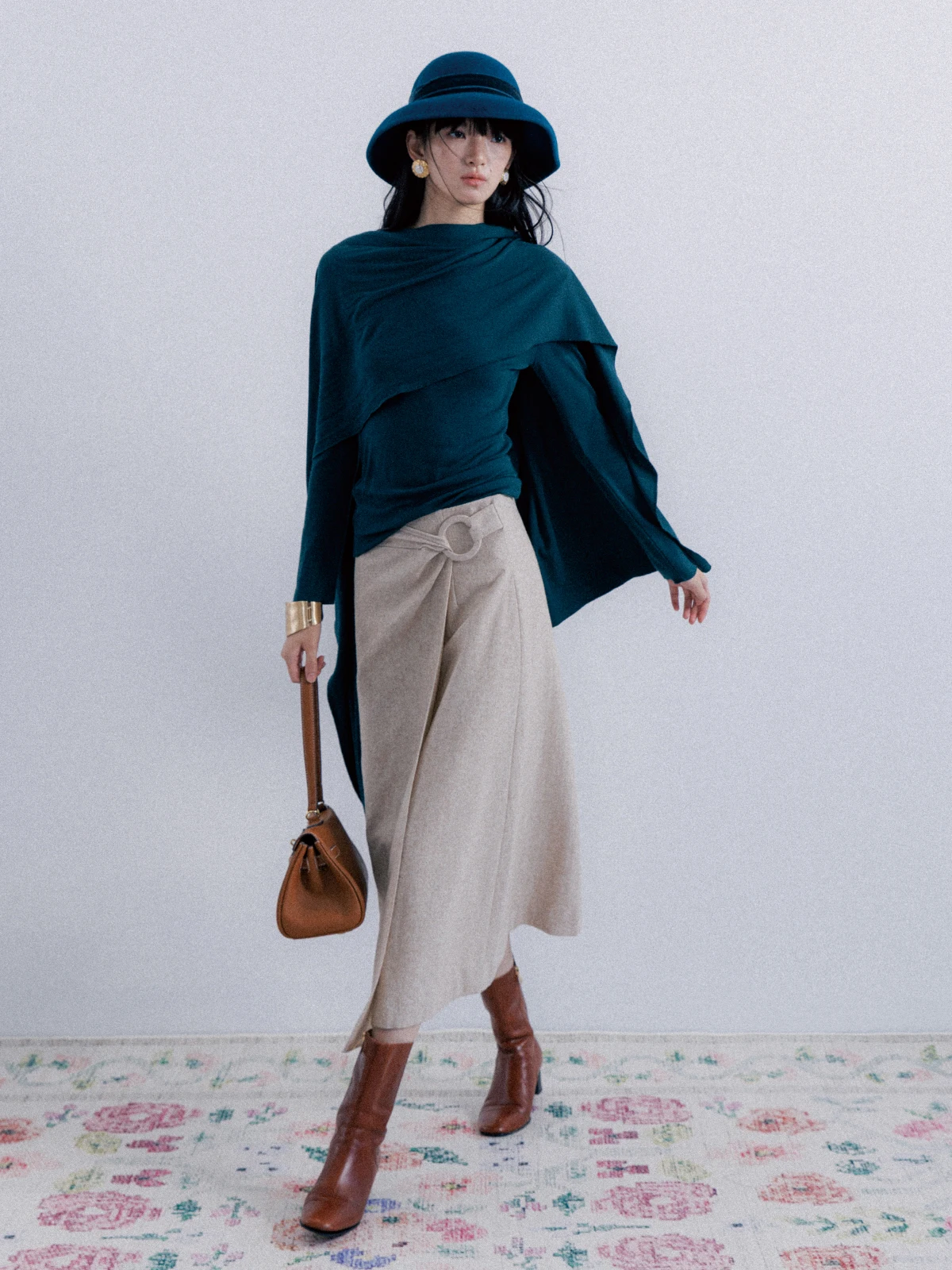 Ele универсальная шерстяная костюмная юбка трапециевидной формы с высокой талией, 2 цвета, ретро, осенне-зимняя облегающая юбка длиной f для поездок на работу
Ele универсальная шерстяная костюмная юбка трапециевидной формы с высокой талией, 2 цвета, ретро, осенне-зимняя облегающая юбка длиной f для поездок на работу