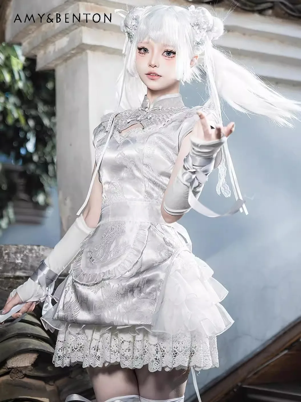 Summer Daily Casual 3 in 1 Outfit Chinese Traditional Element Sleeveless Silver Dress White Lace Shorts Printed Apron Set
Summer Daily Casual 3 in 1 Outfit Chinese Traditional Element Sleeveless Silver Dress White Lace Shorts Printed Apron Set