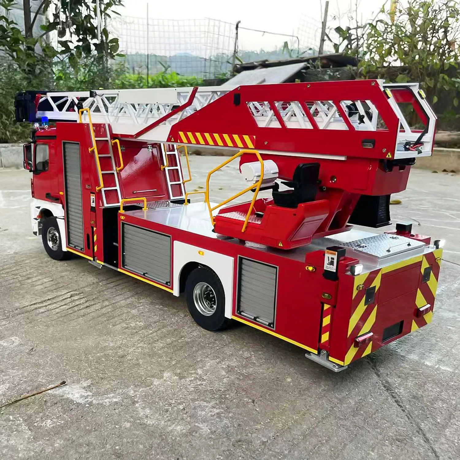 Пожарная машина 4*4, 2 скорости, 1/14, металлическое шасси, электрическая лестница с дистанционным управлением, радиоуправляемая модель ST8, игрушка-строительная машина с радиоуправлением
Пожарная машина 4*4, 2 скорости, 1/14, металлическое шасси, электрическая лестница с дистанционным управлением, радиоуправляемая модель ST8, игрушка-строительная машина с радиоуправлением