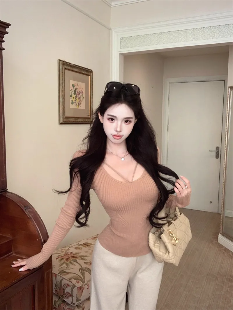 Elegant Long Sleeve Knitted Top Women's U-Neck Slim Fit Base Shirt Sexy Waist Cinching Spring Autumn Winter Pure Desire Style
Elegant Long Sleeve Knitted Top Women's U-Neck Slim Fit Base Shirt Sexy Waist Cinching Spring Autumn Winter Pure Desire Style