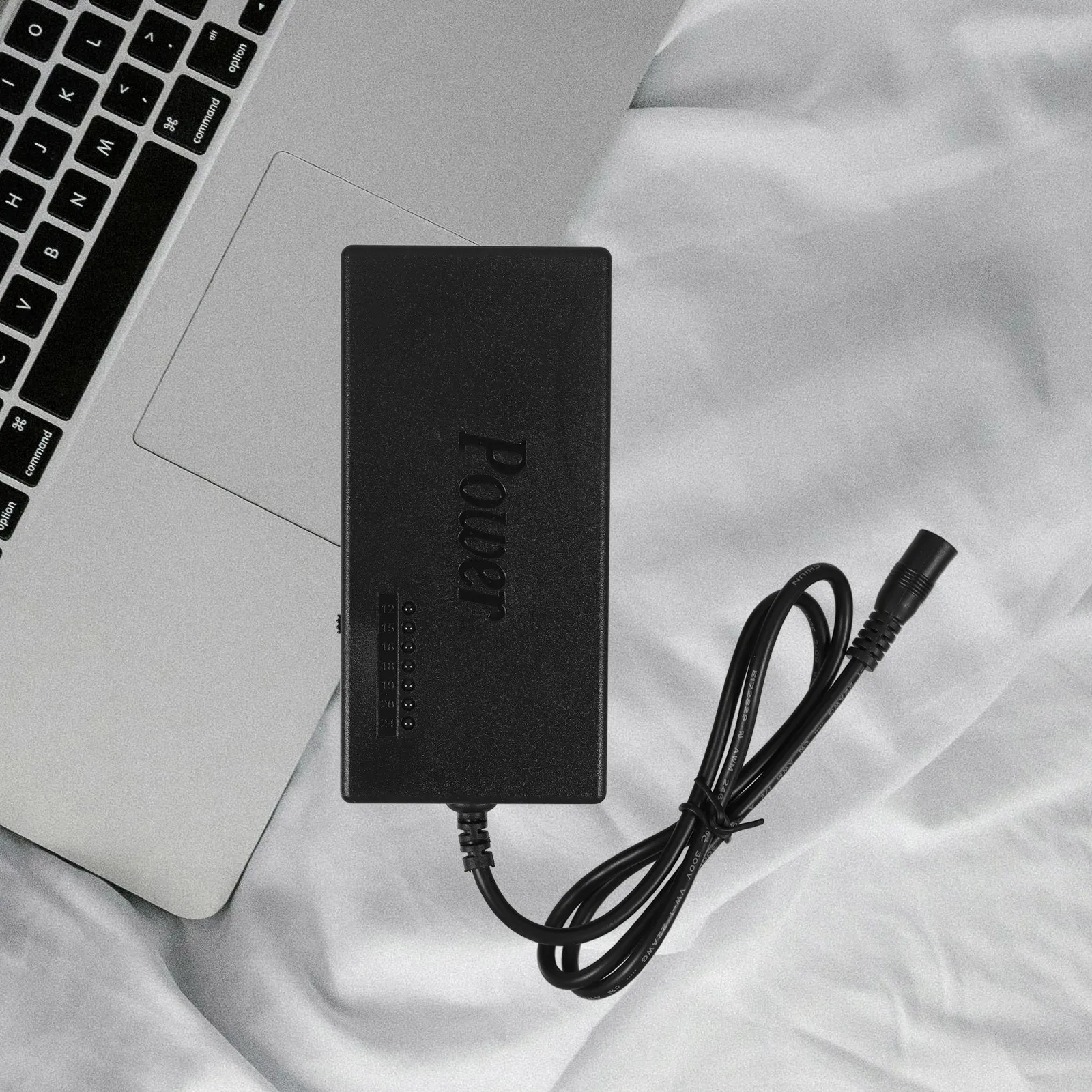 1 комплект адаптера питания для ноутбука 12 В-24 В легкий портативный многопортовый универсальный для домашнего офиса и автомобиля блок питания для ноутбука
1 комплект адаптера питания для ноутбука 12 В-24 В легкий портативный многопортовый универсальный для домашнего офиса и автомобиля блок питания для ноутбука