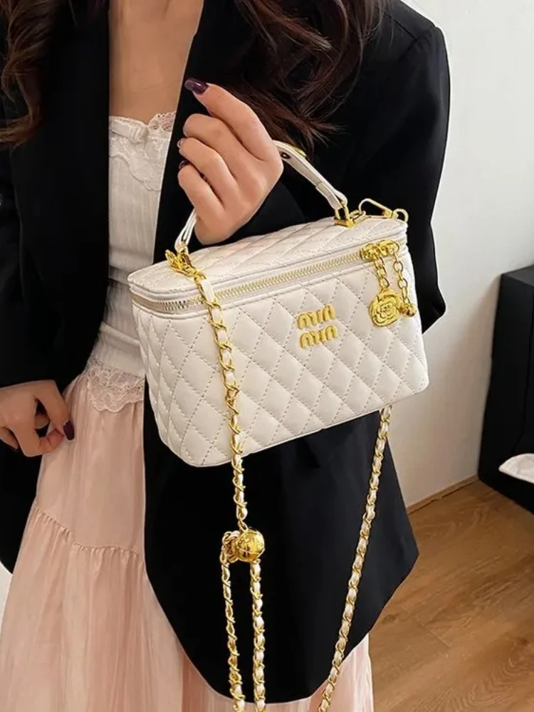 Makeup Gift Box Bag, Women's Top Handle Square Purse, Crossbody Day to Night Tote, Casual Sling Bag, Minimalist Leather Bag
Makeup Gift Box Bag, Women's Top Handle Square Purse, Crossbody Day to Night Tote, Casual Sling Bag, Minimalist Leather Bag