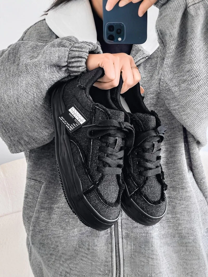 Men's Black Running Shoes 2026 New Summer Trendy All-Match Thick Bottom Bread Style Casual Sports Sneakers for Men
Men's Black Running Shoes 2026 New Summer Trendy All-Match Thick Bottom Bread Style Casual Sports Sneakers for Men