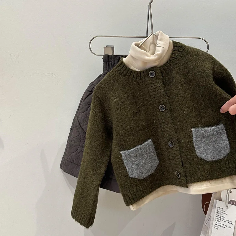 Korean Children's Sweater Jacket 2024 Autumn and Winter New Casual Retro Girl Knitted Cardigan Sweater 
Korean Children's Sweater Jacket 2024 Autumn and Winter New Casual Retro Girl Knitted Cardigan Sweater