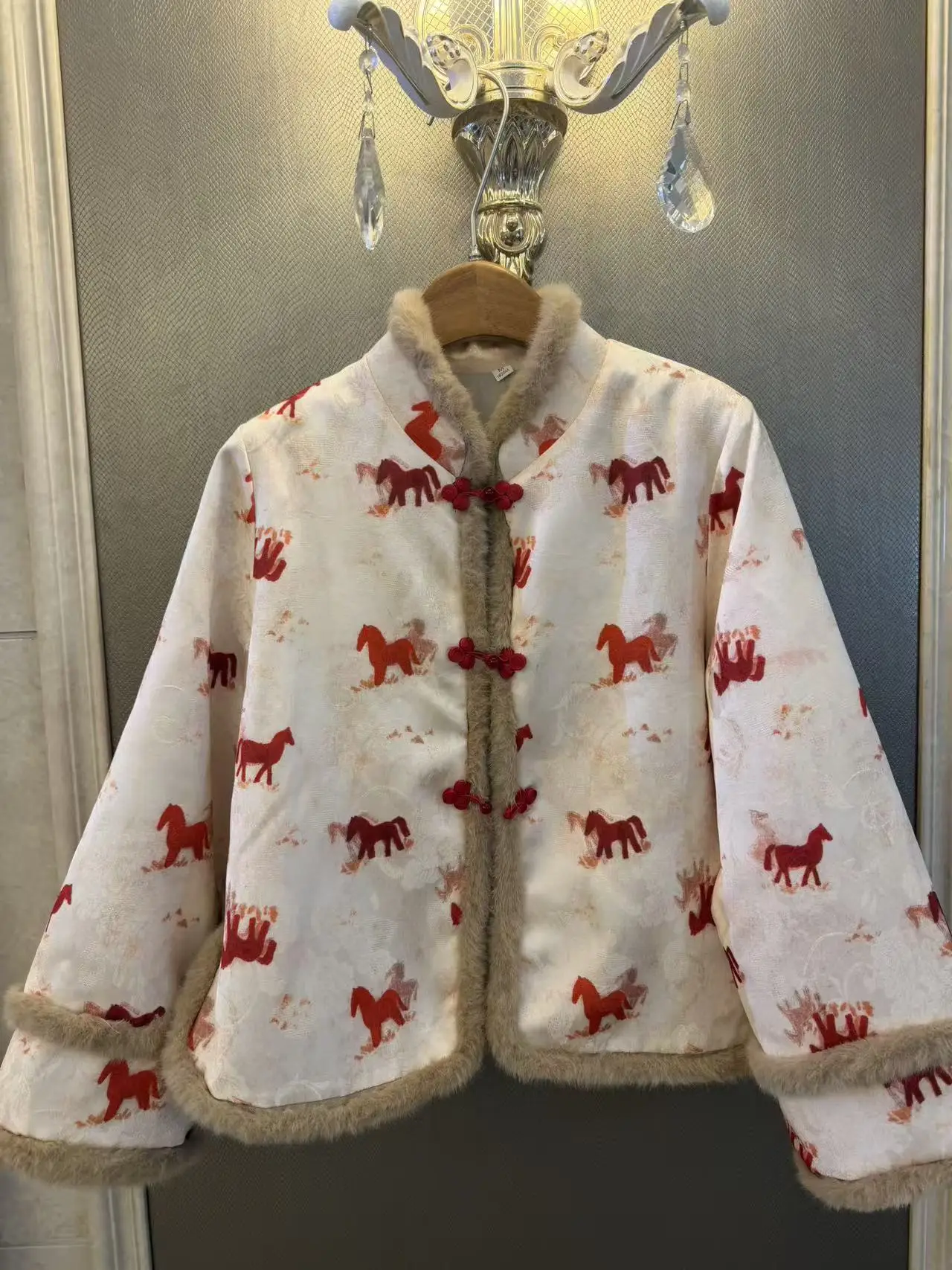 Red Thiened Hanfu Outerwear Ball Ball Lady New Year Year Warmth Commute Sle Long Sve Stand Collar Single Button
Red Thiened Hanfu Outerwear Ball Ball Lady New Year Year Warmth Commute Sle Long Sve Stand Collar Single Button