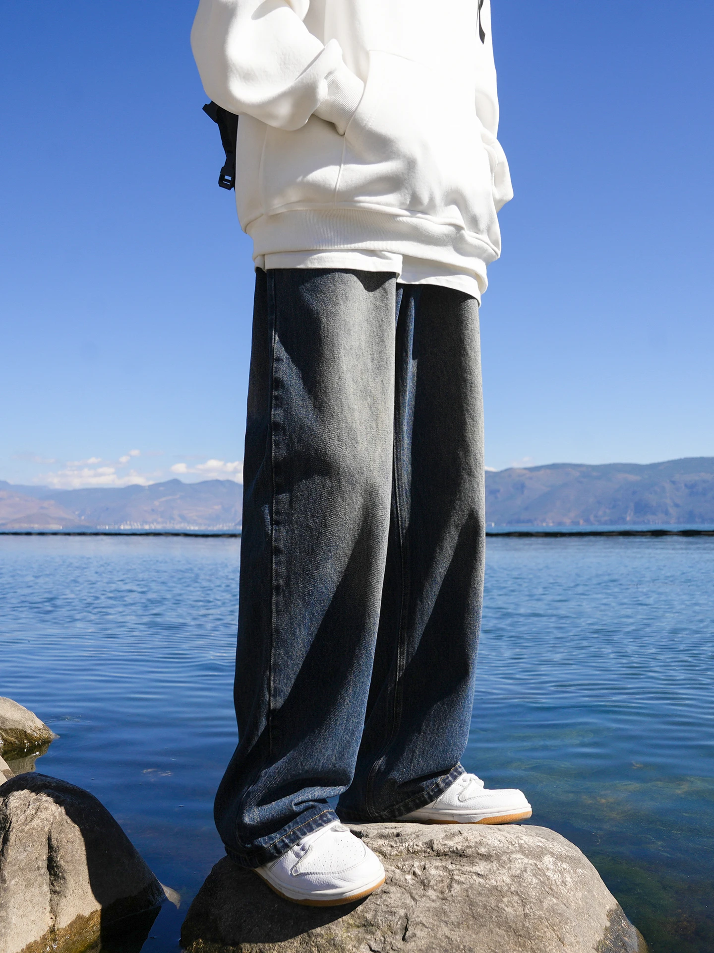 Мужские джинсы в стиле ретро, прямые, свободные, широкие штанины, повседневные, осенние, модные, брендовые, из смесового хлопка и полиэстера, с эффектом потертости
Мужские джинсы в стиле ретро, прямые, свободные, широкие штанины, повседневные, осенние, модные, брендовые, из смесового хлопка и полиэстера, с эффектом потертости