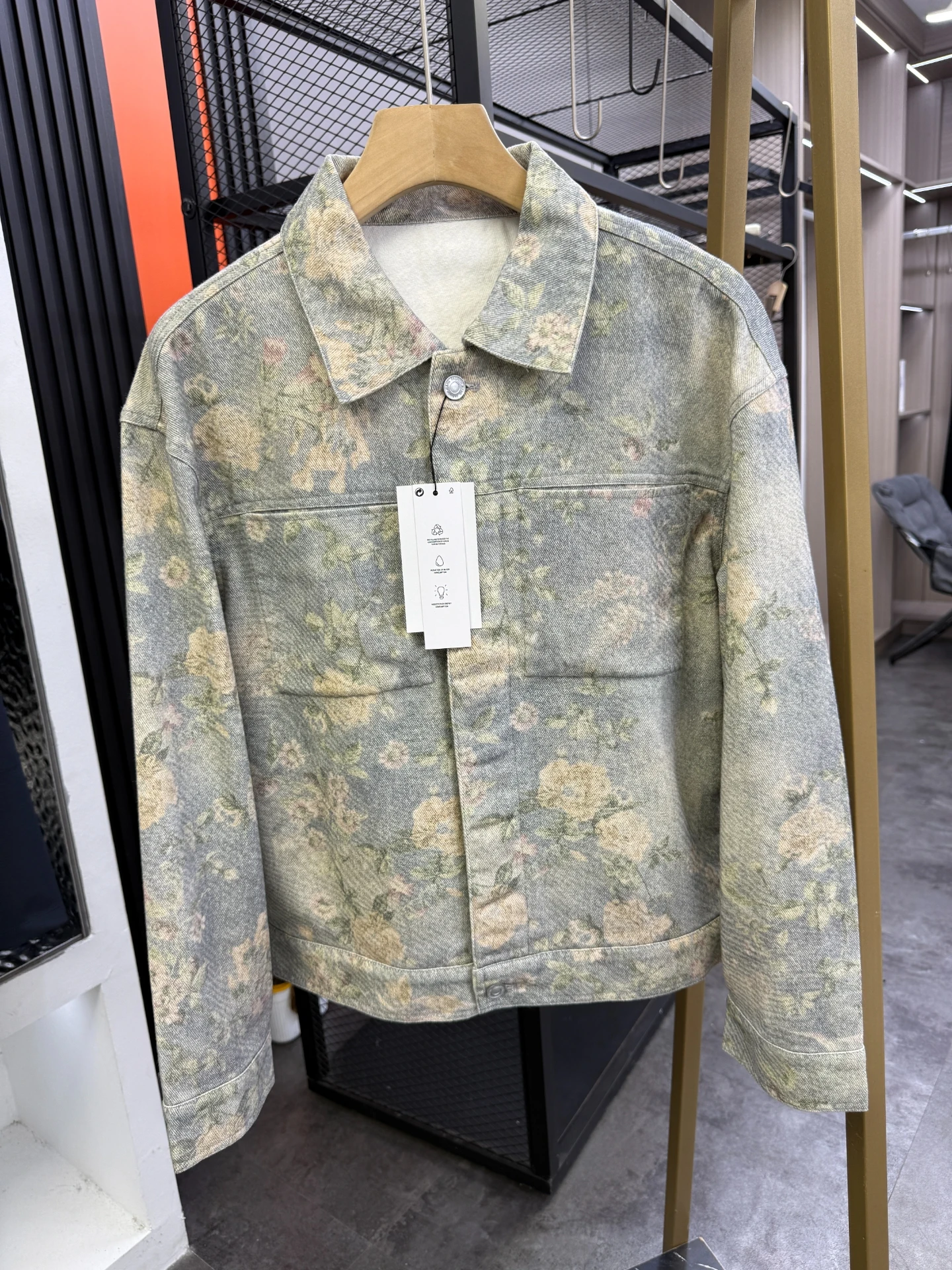 Ретро-джинсы с цветочным принтом, свободный крой, модная осенняя верхняя одежда для мужчин и женщин, бренд Pampa, полиэстер
Ретро-джинсы с цветочным принтом, свободный крой, модная осенняя верхняя одежда для мужчин и женщин, бренд Pampa, полиэстер