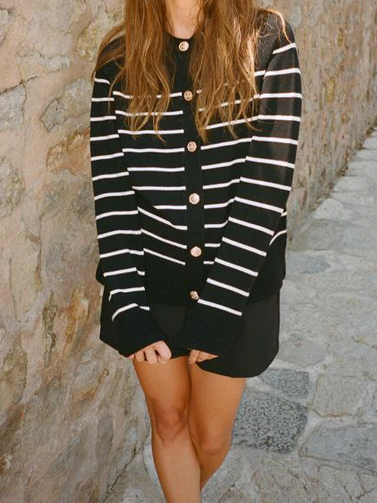 Wool Knitted Sweater Women's Tops Autumn Black Striped Long Sleeve Round Neck Knitted Cardigan Coat Sweater
Wool Knitted Sweater Women's Tops Autumn Black Striped Long Sleeve Round Neck Knitted Cardigan Coat Sweater