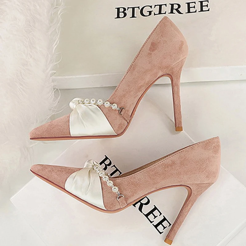 Туфли-лодочки BIGTREE с острым носком, на тонком каблуке, с цепочкой и бантом-бабочкой, для вечеринок, женские, весенняя коллекция
Туфли-лодочки BIGTREE с острым носком, на тонком каблуке, с цепочкой и бантом-бабочкой, для вечеринок, женские, весенняя коллекция
