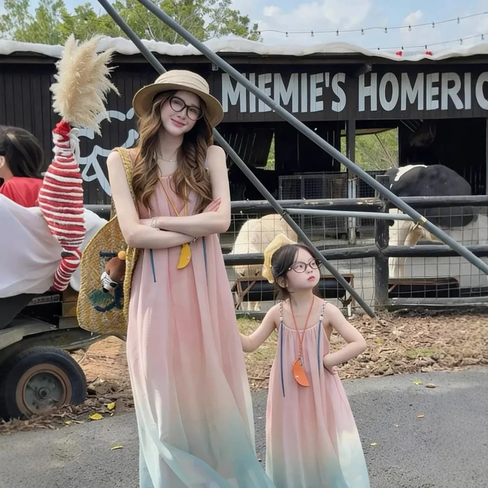Trendy Oriental Parent-child Suit, Unique Tie-dye Long Sleeve Shirt, Soft Gradient Slip Dress, Full Family Travel Attire
Trendy Oriental Parent-child Suit, Unique Tie-dye Long Sleeve Shirt, Soft Gradient Slip Dress, Full Family Travel Attire