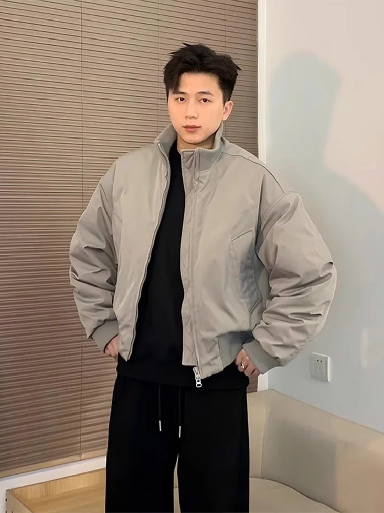 Мужская зимняя куртка-бомбер из хлопка, американская модель, с воротником-стойкой, водонепроницаемая, повседневная, с длинными рукавами, на молнии
Мужская зимняя куртка-бомбер из хлопка, американская модель, с воротником-стойкой, водонепроницаемая, повседневная, с длинными рукавами, на молнии