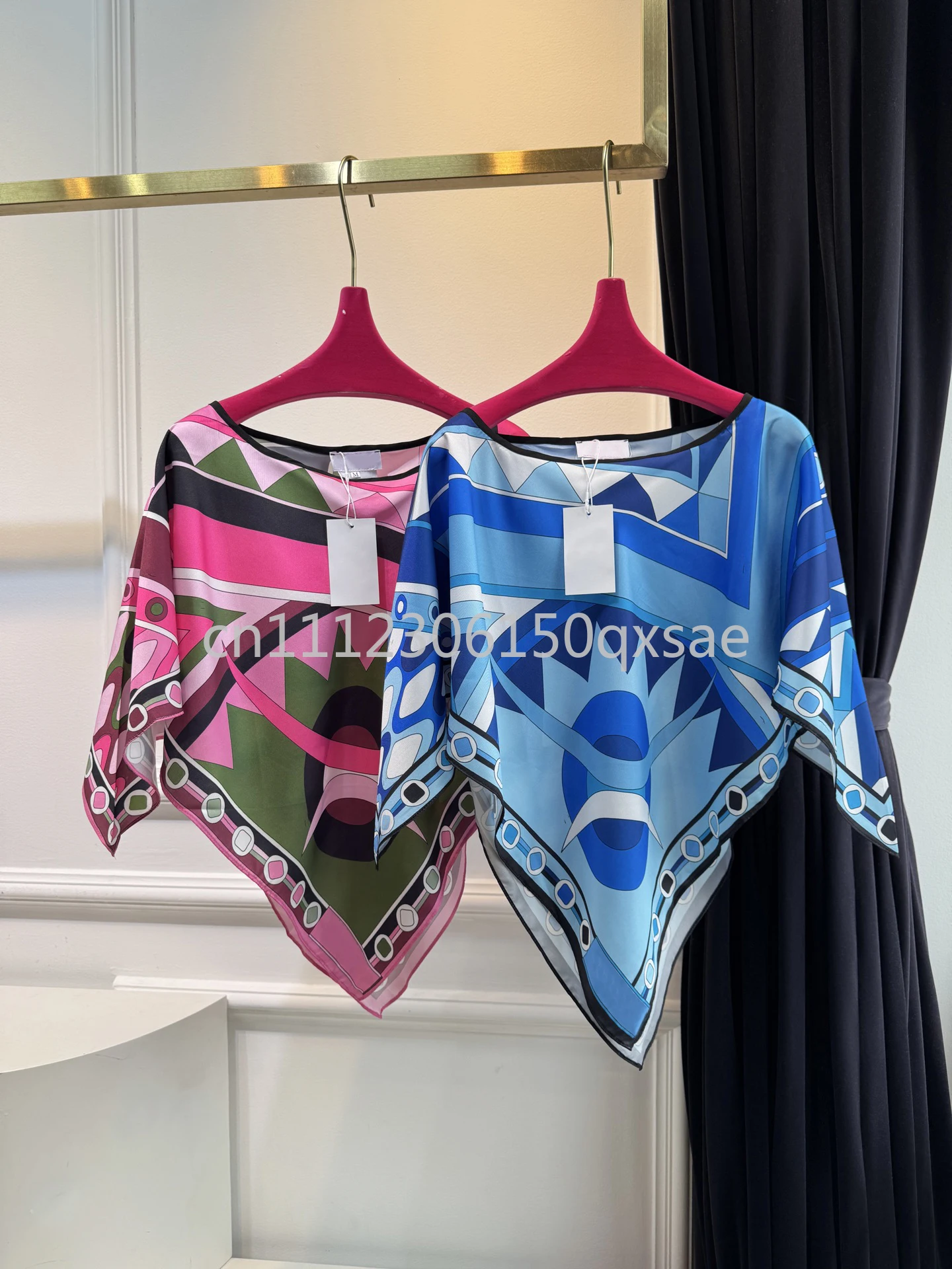 Classic Design Women's Silk Cloaks with Letter Signature Logo Luxury Brand Lady Sexy Camis Tops
Classic Design Women's Silk Cloaks with Letter Signature Logo Luxury Brand Lady Sexy Camis Tops