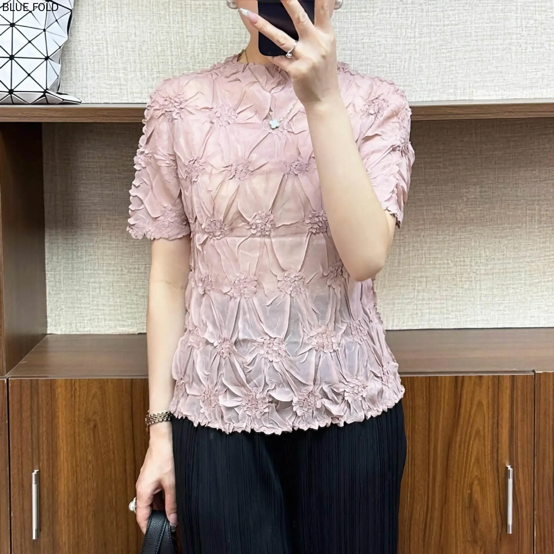 MIYAKE PLEATS Женские плиссированные топы с короткими рукавами и цветочным принтом, пуловер большого размера, модная одежда
MIYAKE PLEATS Женские плиссированные топы с короткими рукавами и цветочным принтом, пуловер большого размера, модная одежда