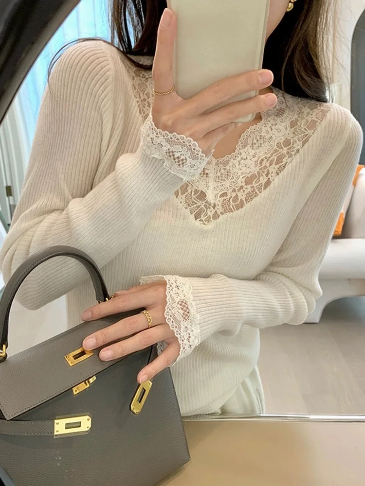 Temperament lace splicing V-neck fine wool knitted base for women's spring and autumn slimming pit pullover sweater
Temperament lace splicing V-neck fine wool knitted base for women's spring and autumn slimming pit pullover sweater