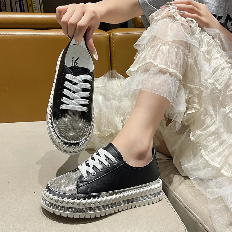 Модная, универсальная, удобная, нескользящая и дышащая женская обувь на толстой подошве со стразами и высоким уровнем внешнего вида. 
Модная, универсальная, удобная, нескользящая и дышащая женская обувь на толстой подошве со стразами и высоким уровнем внешнего вида.