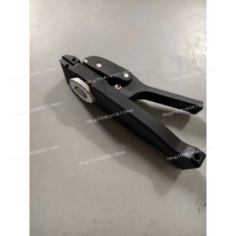 1PC Badminton Stringing Starting Clamp Flying Clip Threading Fixed Anti Loose Sports Maintenance Tools
1PC Badminton Stringing Starting Clamp Flying Clip Threading Fixed Anti Loose Sports Maintenance Tools