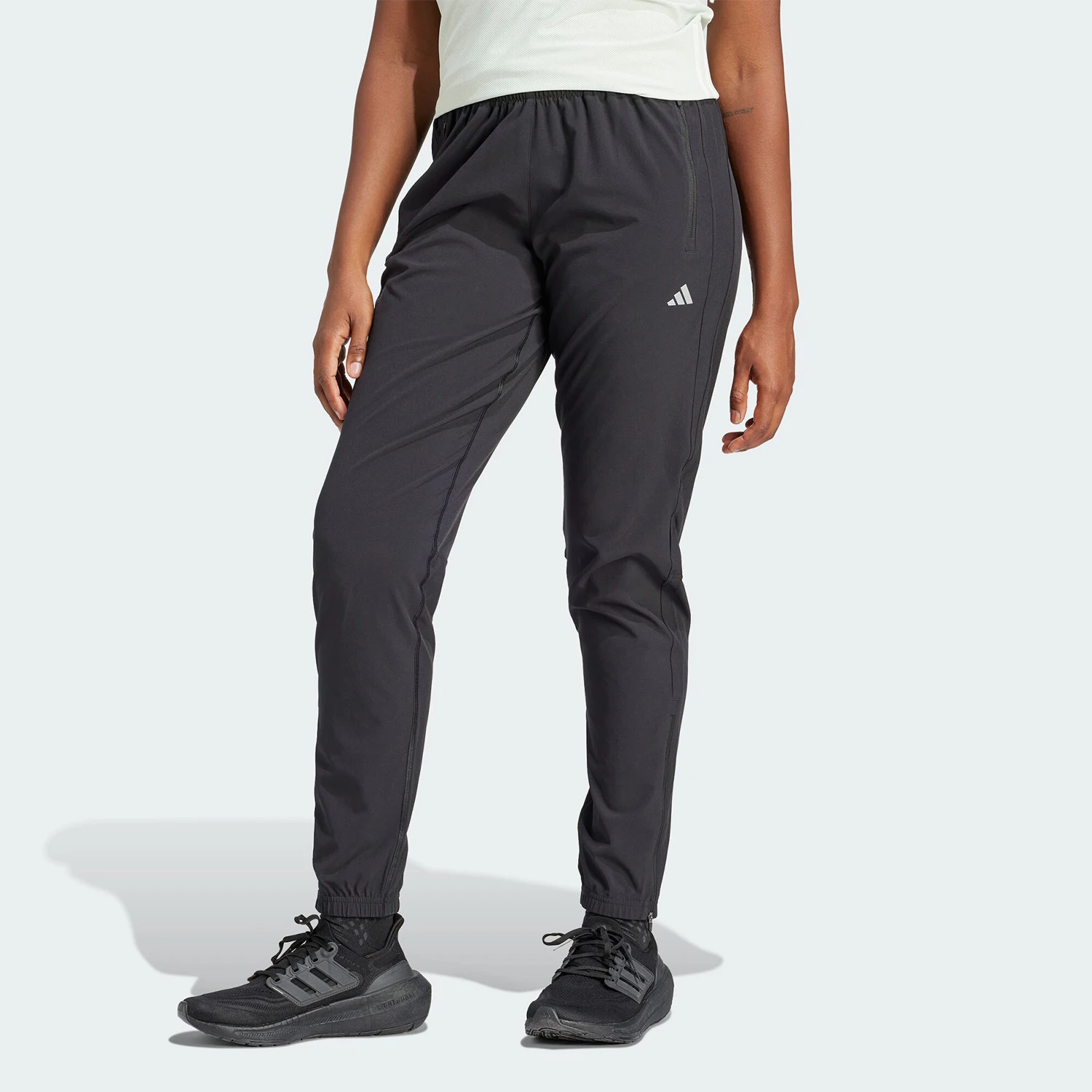 Оригинальные женские спортивные брюки для бега Adidas RUN IT TKO PANT IQ0918
Оригинальные женские спортивные брюки для бега Adidas RUN IT TKO PANT IQ0918