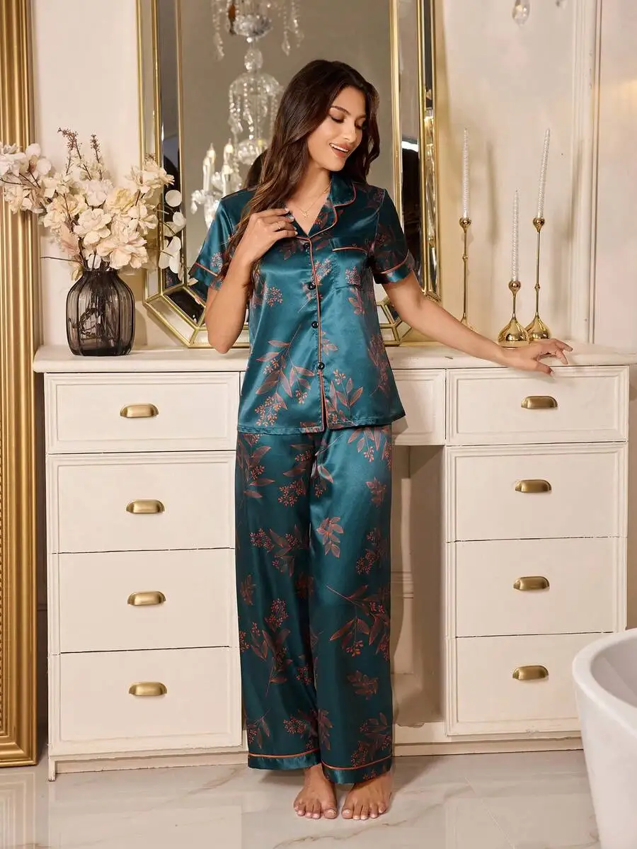 Faux Silk Leaf Print Lapel Short Sleeve Pajama Set For Women
Faux Silk Leaf Print Lapel Short Sleeve Pajama Set For Women