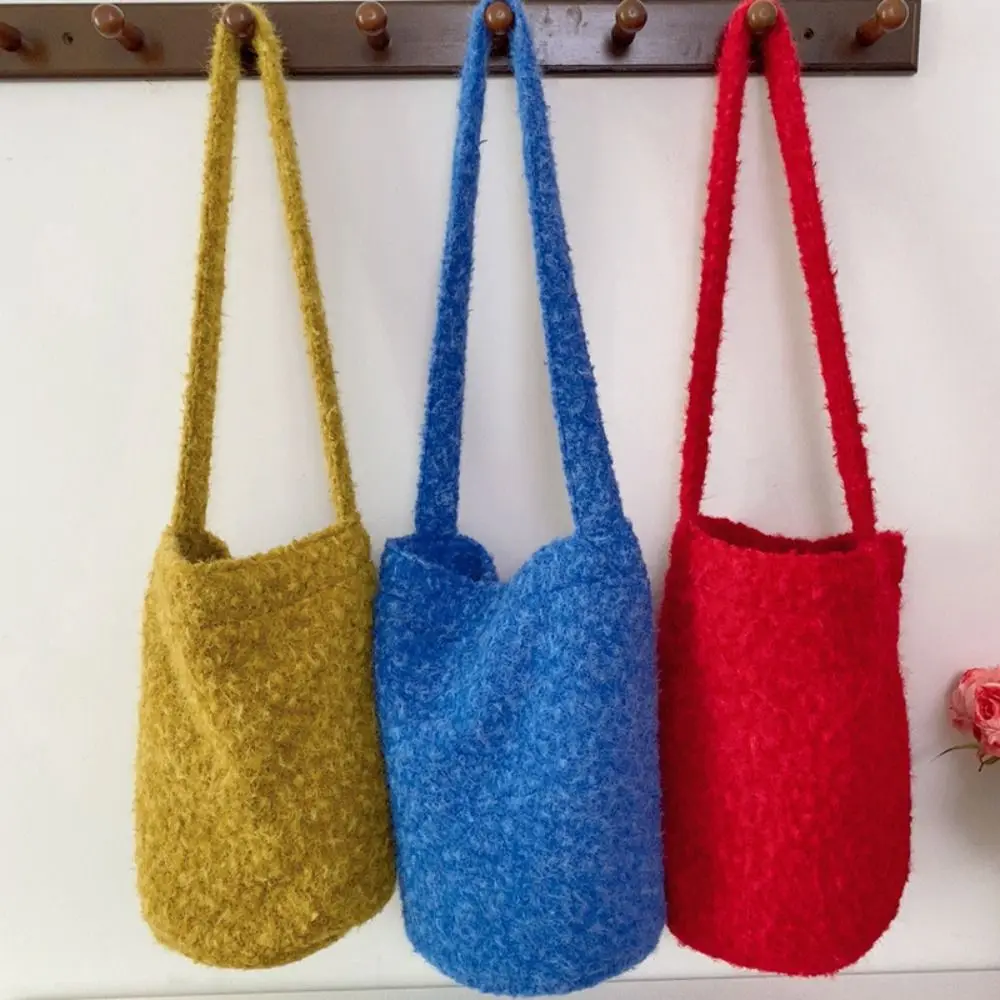 Portable Vintage Plush Bucket Bag Cute Large Capacity Wool Tote Bag Woolen Sweet Shoulder Bag Autumn Winter
Portable Vintage Plush Bucket Bag Cute Large Capacity Wool Tote Bag Woolen Sweet Shoulder Bag Autumn Winter