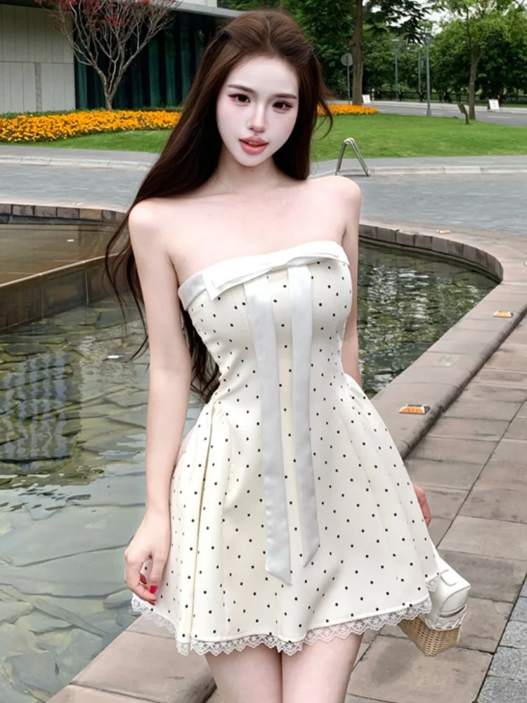 Elegant Polka Dot Bow Tie Strapless Dress Women's Summer New High-End Feeling Princess Skirt Birthday Gift Dress
Elegant Polka Dot Bow Tie Strapless Dress Women's Summer New High-End Feeling Princess Skirt Birthday Gift Dress