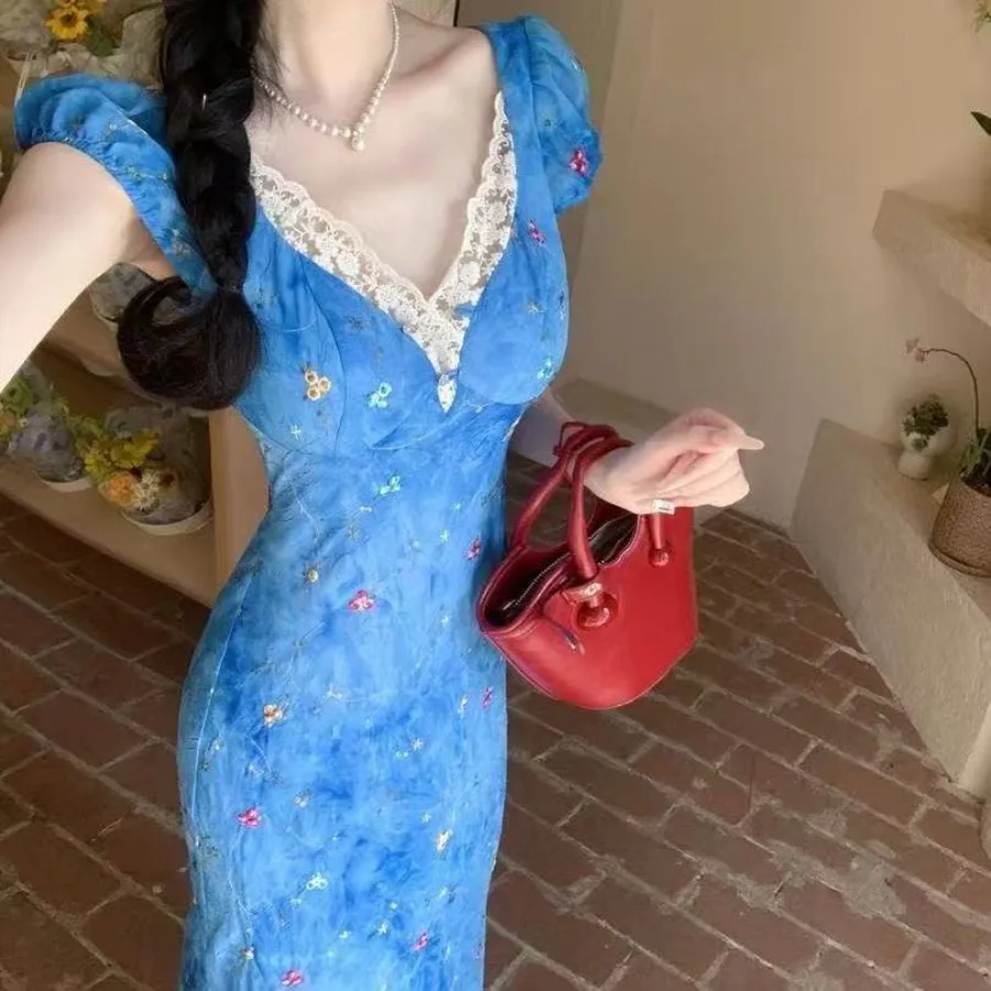 【New style】French retro floral blue dress for women 2026 summer vacation style wear with waist and slimming chiffon long skirt
【New style】French retro floral blue dress for women 2026 summer vacation style wear with waist and slimming chiffon long skirt