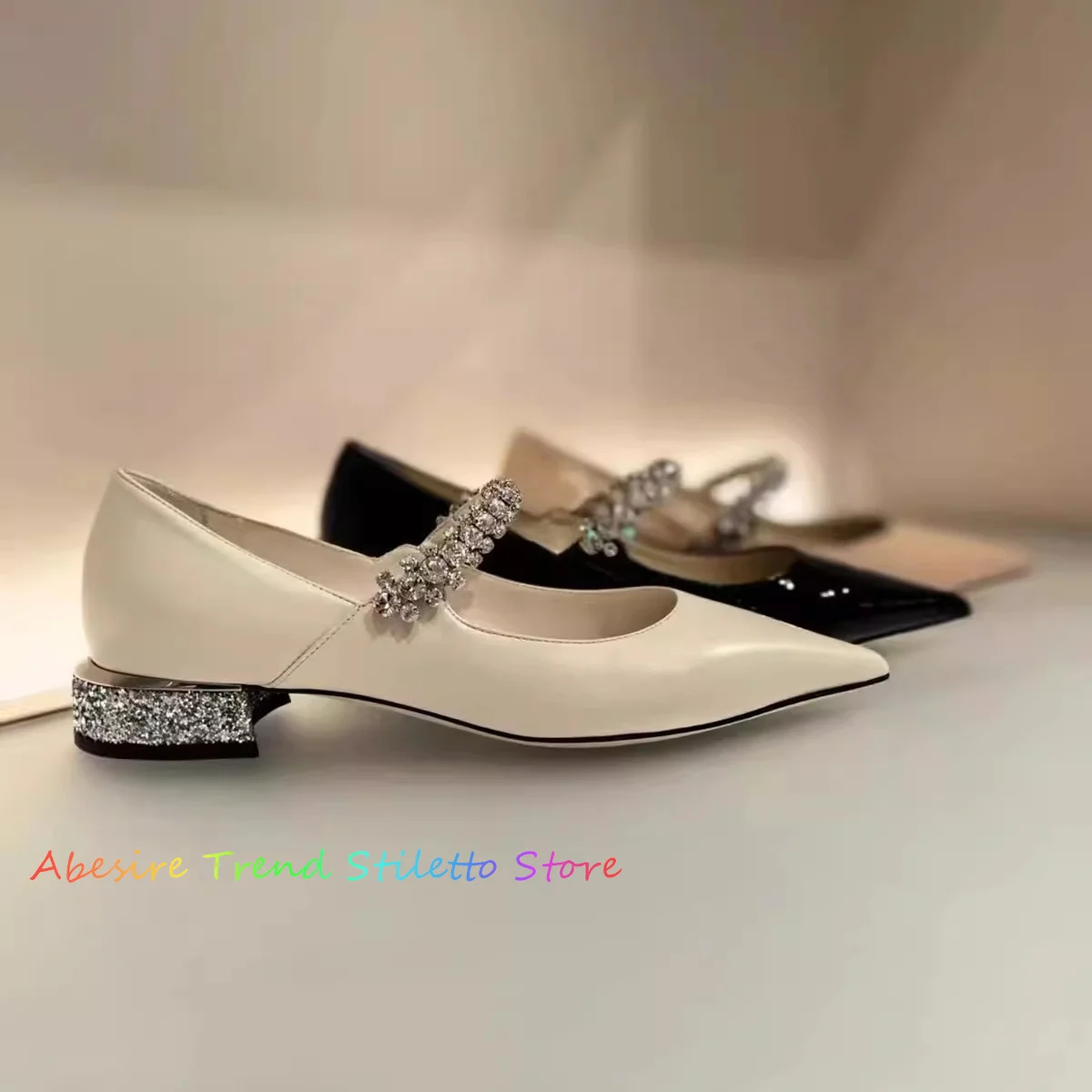 Pointed Rhinestone Chain Mary Jane Shoes Summer New Elegant Patent Leather Low Heel Thick Crystal Single Shoes for Women
Pointed Rhinestone Chain Mary Jane Shoes Summer New Elegant Patent Leather Low Heel Thick Crystal Single Shoes for Women