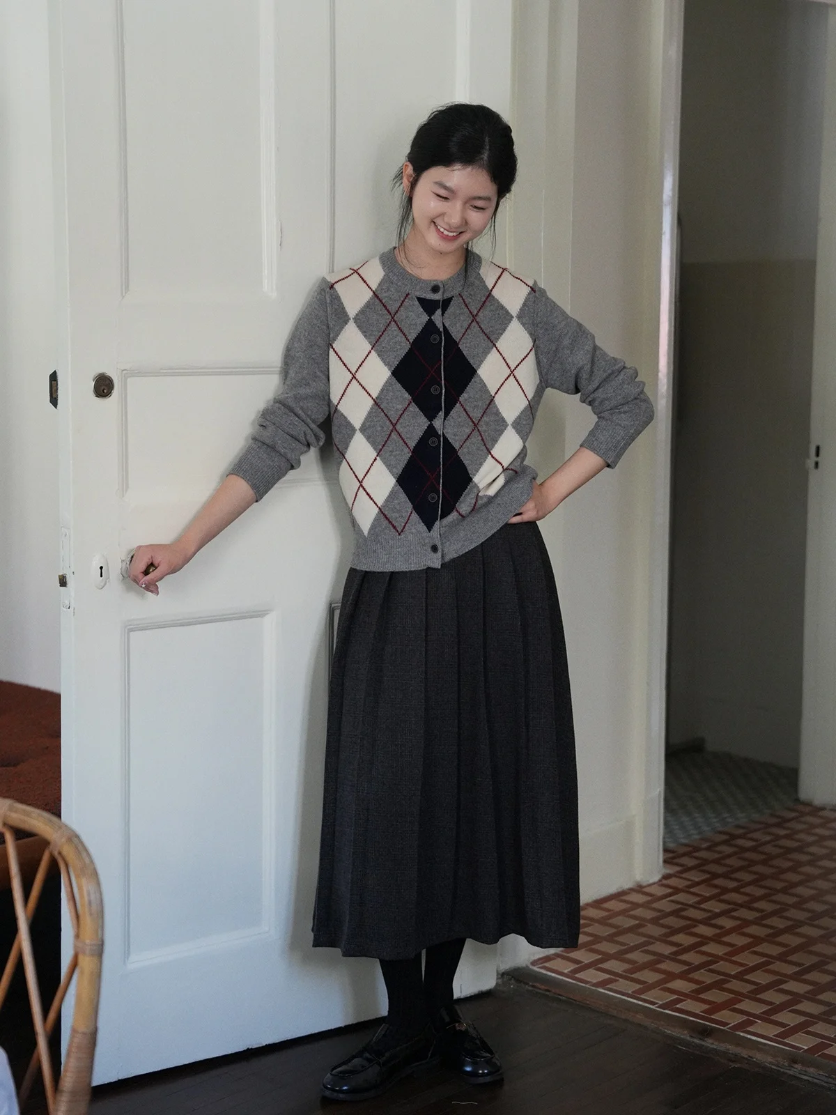 Скандинавский вязаный шерстяной кардиган Nordic Sle с круглым вырезом, в клетку, 100% мериносовая шерсть, женская теплая верхняя одежда, повседневный свободный крой, длинный рукав
Скандинавский вязаный шерстяной кардиган Nordic Sle с круглым вырезом, в клетку, 100% мериносовая шерсть, женская теплая верхняя одежда, повседневный свободный крой, длинный рукав