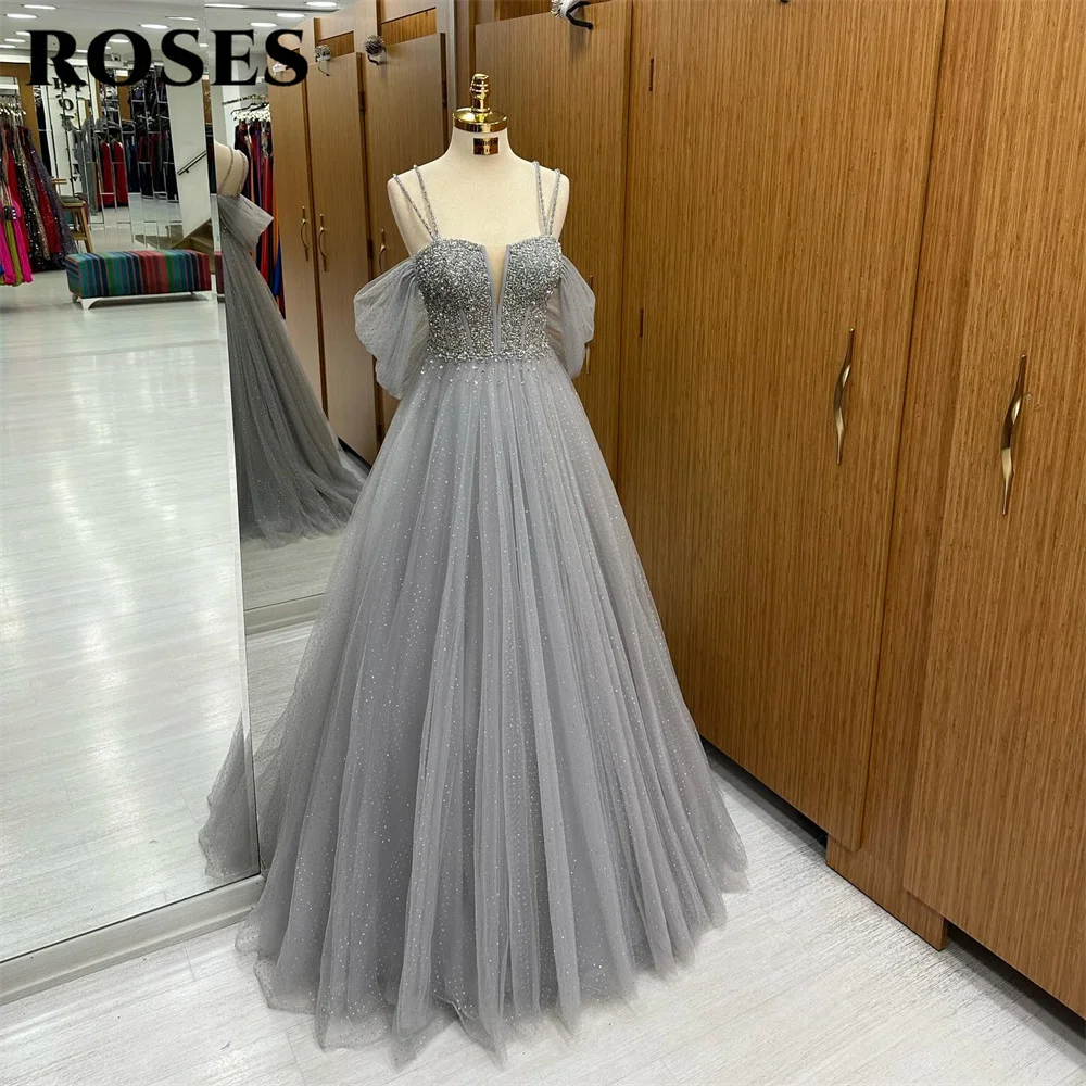 ROSES Grey Evening Dress Luxury Off Shoulder A-Line Prom Dress With Spaghetti Straps and Crystal Party Dress Beading Tulle 프롬드레스
ROSES Grey Evening Dress Luxury Off Shoulder A-Line Prom Dress With Spaghetti Straps and Crystal Party Dress Beading Tulle 프롬드레스