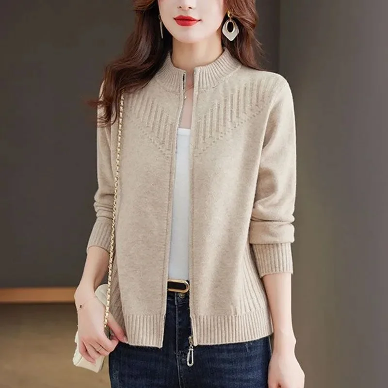 Korean Women Knitted Sweater Autumn Winter Chic Loose Long Sleeve Cardigan Tops Simple Solid Color Sweater Jacket
Korean Women Knitted Sweater Autumn Winter Chic Loose Long Sleeve Cardigan Tops Simple Solid Color Sweater Jacket