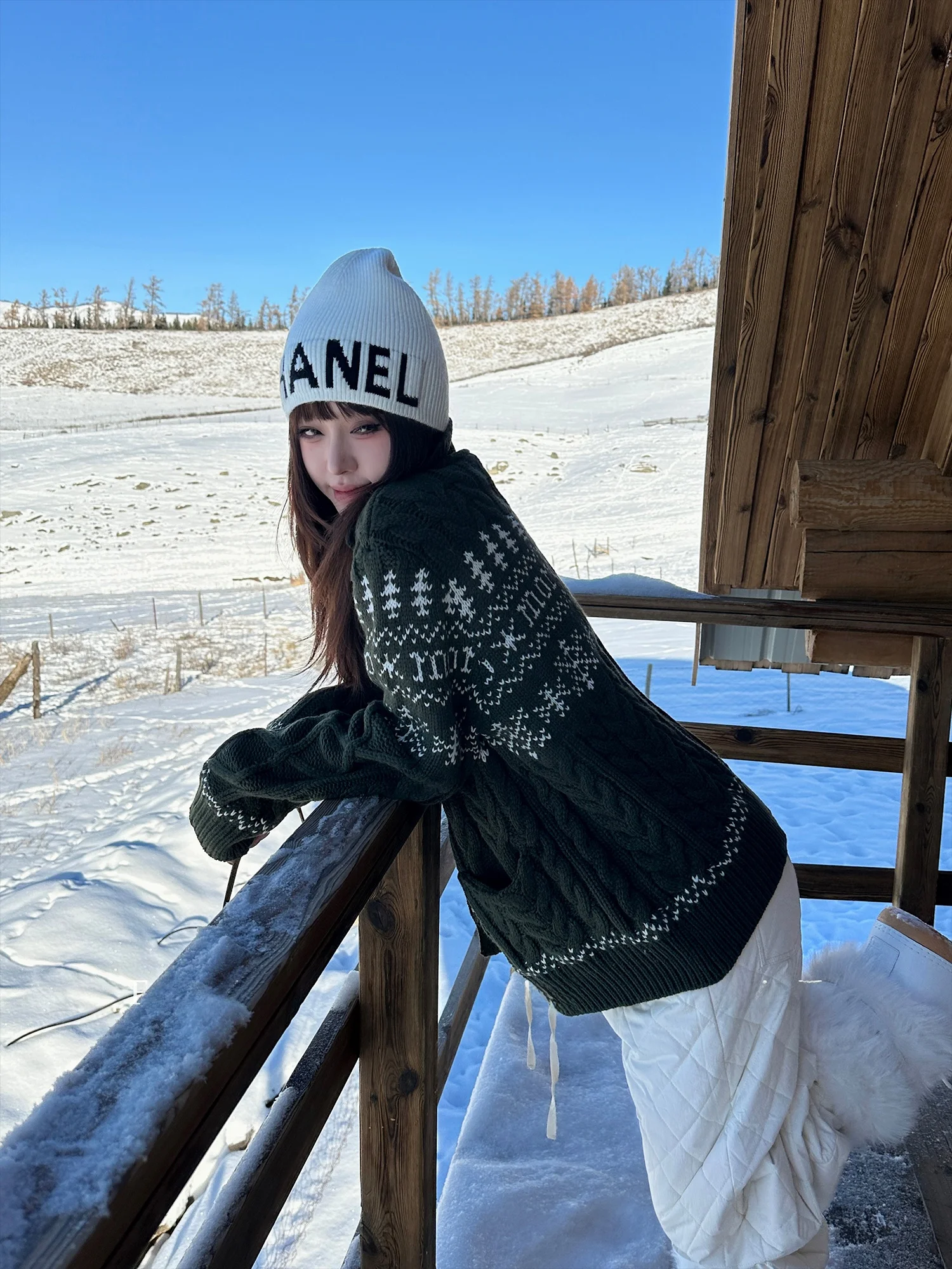 Женский вязаный свитер-жакет Falin X с объемным цветочным узором, воротником-стойкой, свободного кроя, с длинными рукавами, дизайн Cisas Island
Женский вязаный свитер-жакет Falin X с объемным цветочным узором, воротником-стойкой, свободного кроя, с длинными рукавами, дизайн Cisas Island