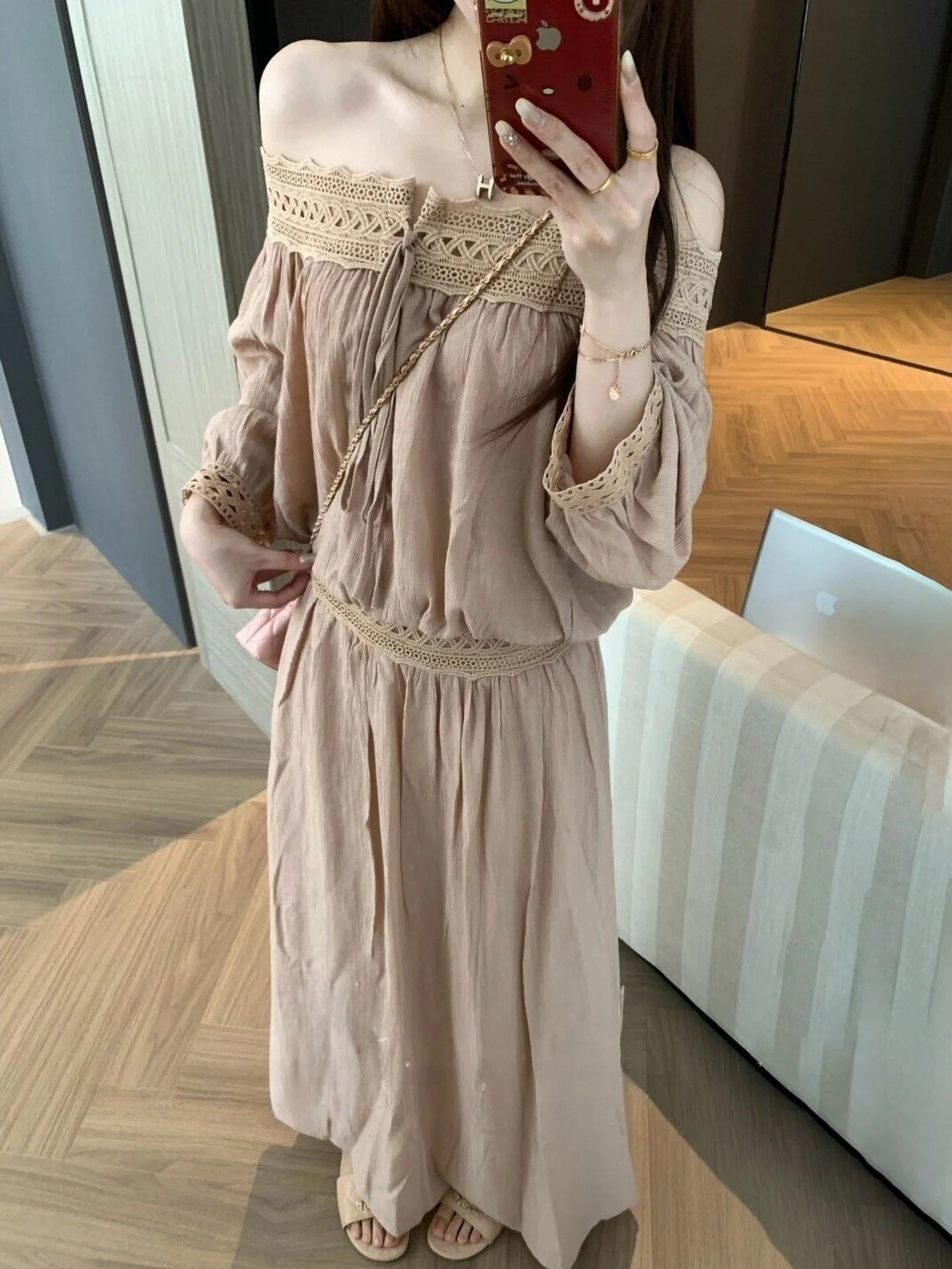 Elegant Spring Fashion Set Women's One-Shoulder Hollow Lace Long Sleeve Top And Flared Skirt Two-Piece Ensemble Gentle Vacati...
Elegant Spring Fashion Set Women's One-Shoulder Hollow Lace Long Sleeve Top And Flared Skirt Two-Piece Ensemble Gentle Vacati...