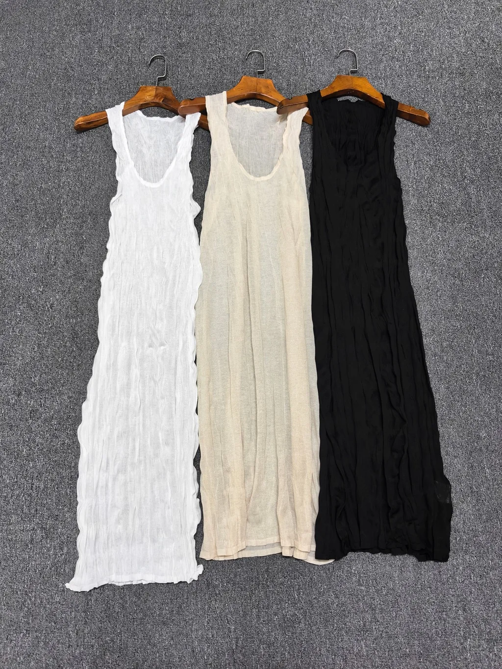 Pleated Knit Sleeveless U-Neck Dress, 2026 Spring/Summer New Style, Slim Fit Mid-Length Vest Dress.
Pleated Knit Sleeveless U-Neck Dress, 2026 Spring/Summer New Style, Slim Fit Mid-Length Vest Dress.
