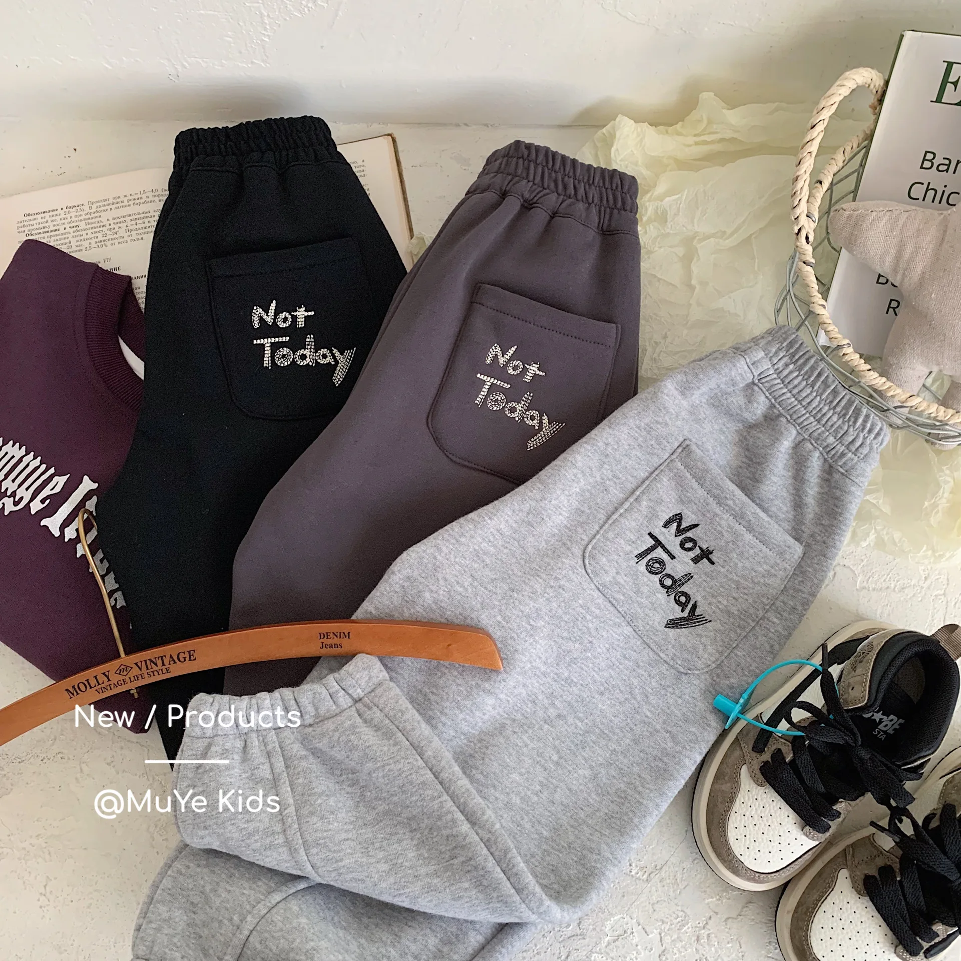 2025 Winter Kids Baby Boys Pant Letter Print Children 1-8Y Boys Trouser Casual Korean Thick Warm Teenager Boys Sweatpant Outdoor
2025 Winter Kids Baby Boys Pant Letter Print Children 1-8Y Boys Trouser Casual Korean Thick Warm Teenager Boys Sweatpant Outdoor