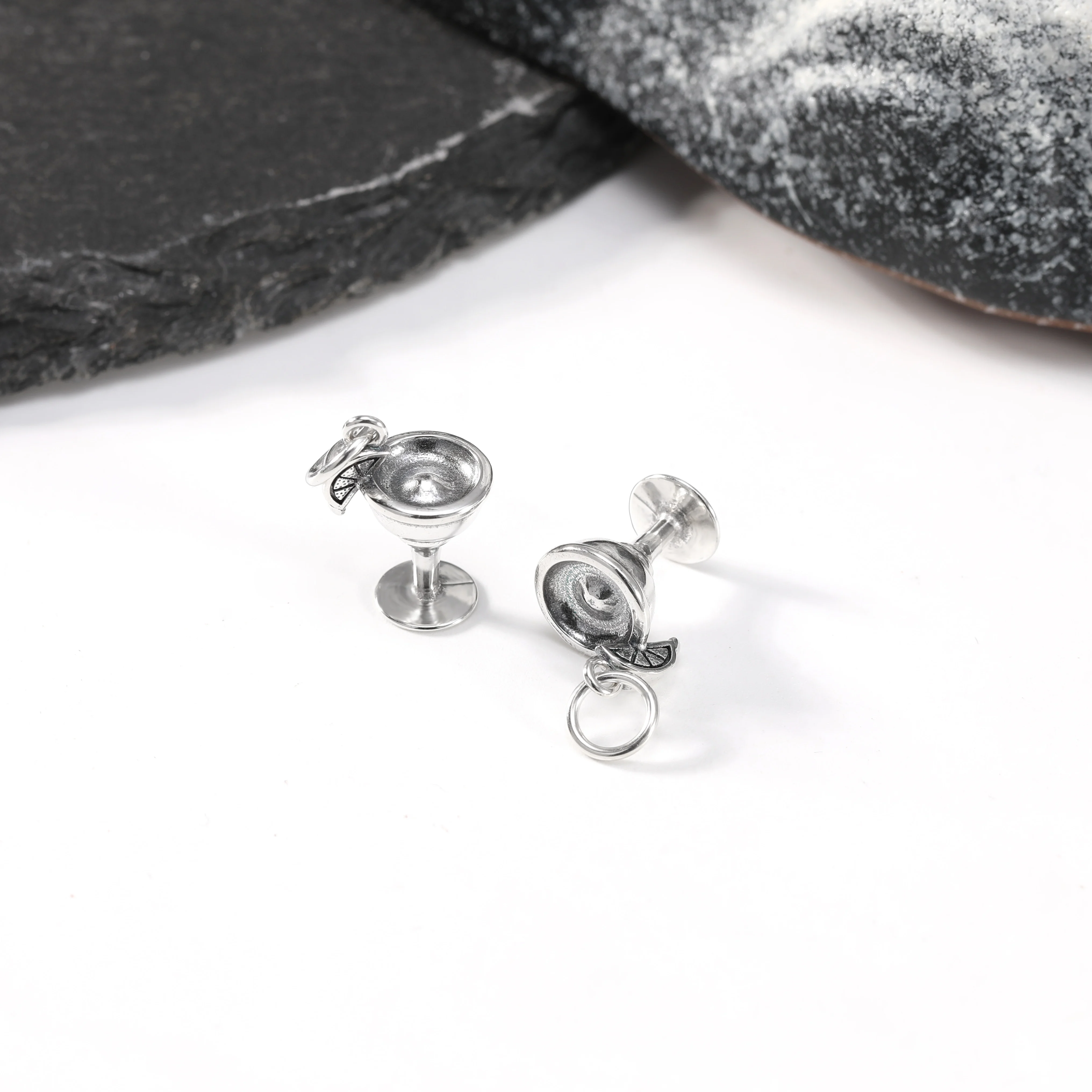 DJ145 genuine 925 sterling silver fashionable exquisite keychain accessory pendant Margarita glass pendant silver jewelry
DJ145 genuine 925 sterling silver fashionable exquisite keychain accessory pendant Margarita glass pendant silver jewelry