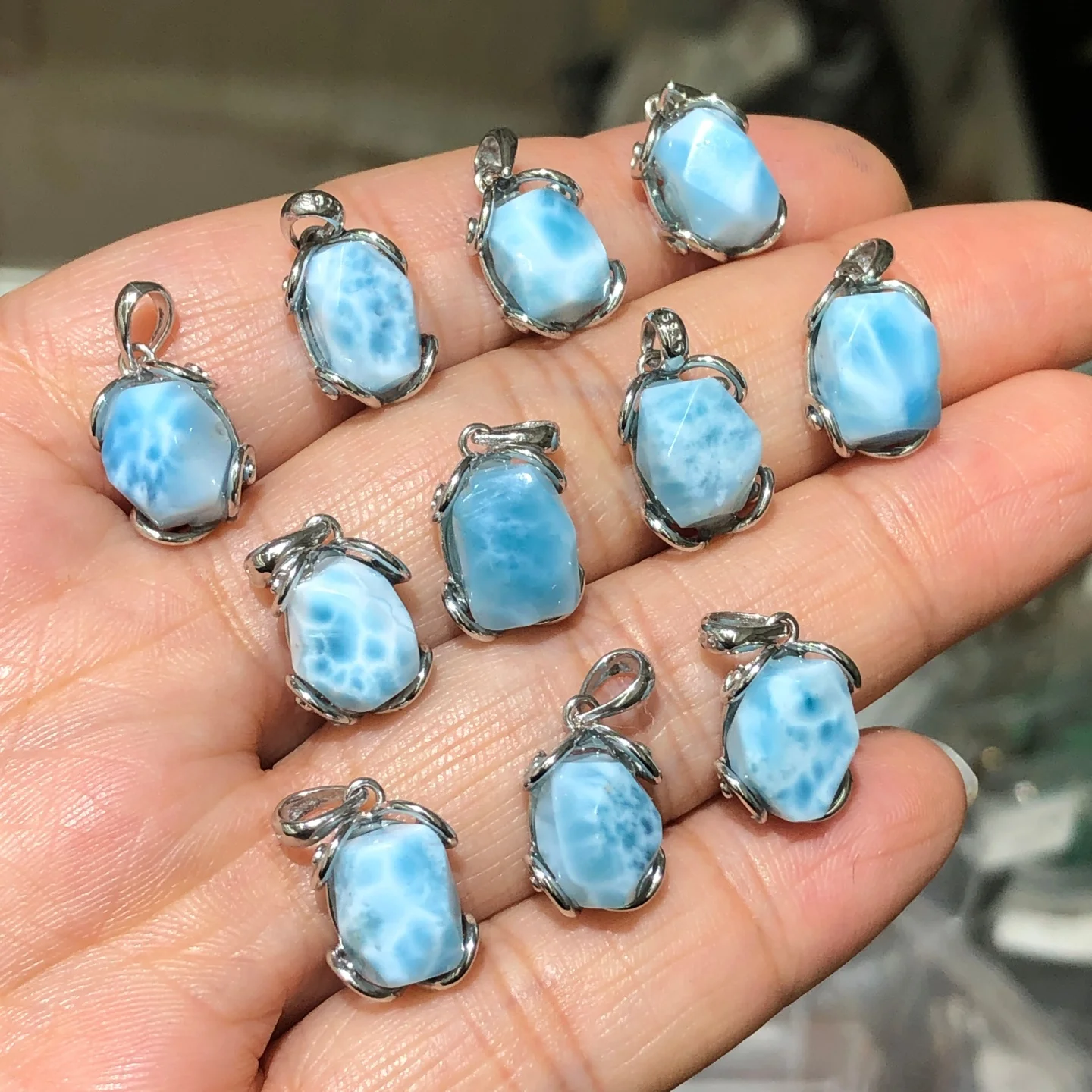 1 Pc Fengbaowu Natural Larimar Pendant 10MM Irregular Shape 925 Sterling Silver Cat Reiki Healing Stone Jewelry Gift For Women
1 Pc Fengbaowu Natural Larimar Pendant 10MM Irregular Shape 925 Sterling Silver Cat Reiki Healing Stone Jewelry Gift For Women