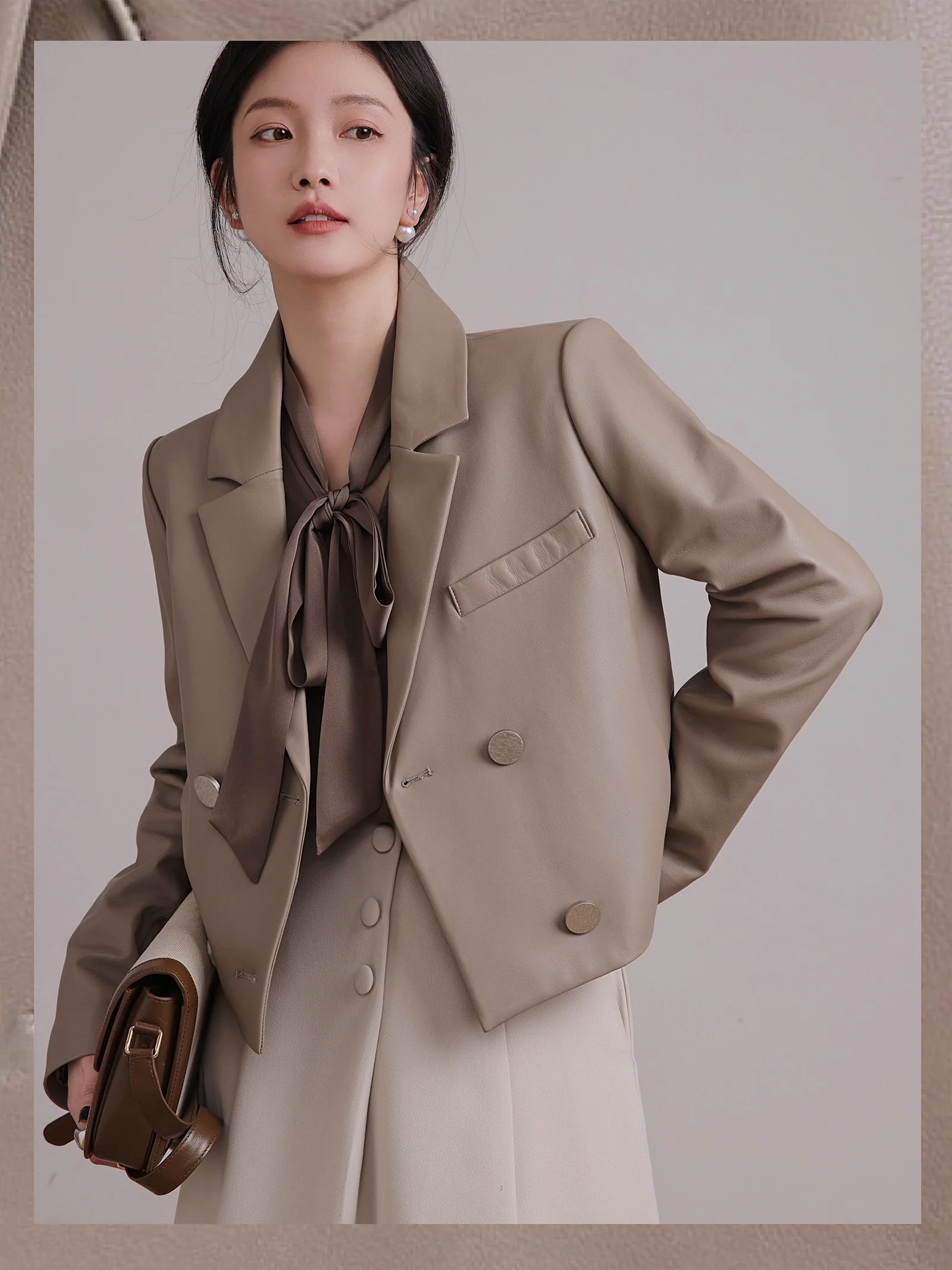 Briti Sle ort Leather Jaet Loose High-End Sensation New Model Ladylike Wind Outerwear Single Piece Regular Sve Long
Briti Sle ort Leather Jaet Loose High-End Sensation New Model Ladylike Wind Outerwear Single Piece Regular Sve Long