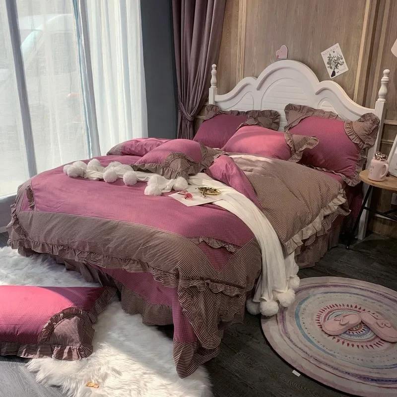 Four piece set of deep red bedding photographed on mobile phone, Korean version countryside bedding
Four piece set of deep red bedding photographed on mobile phone, Korean version countryside bedding
