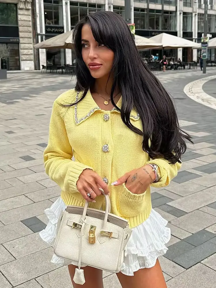 TRAFZA 2024 Woman's Coat Yellow Turn-Down Collar Long Sleeves Rhinestones Single Breasted Summer Knitted Tops Woman Trendy
TRAFZA 2024 Woman's Coat Yellow Turn-Down Collar Long Sleeves Rhinestones Single Breasted Summer Knitted Tops Woman Trendy