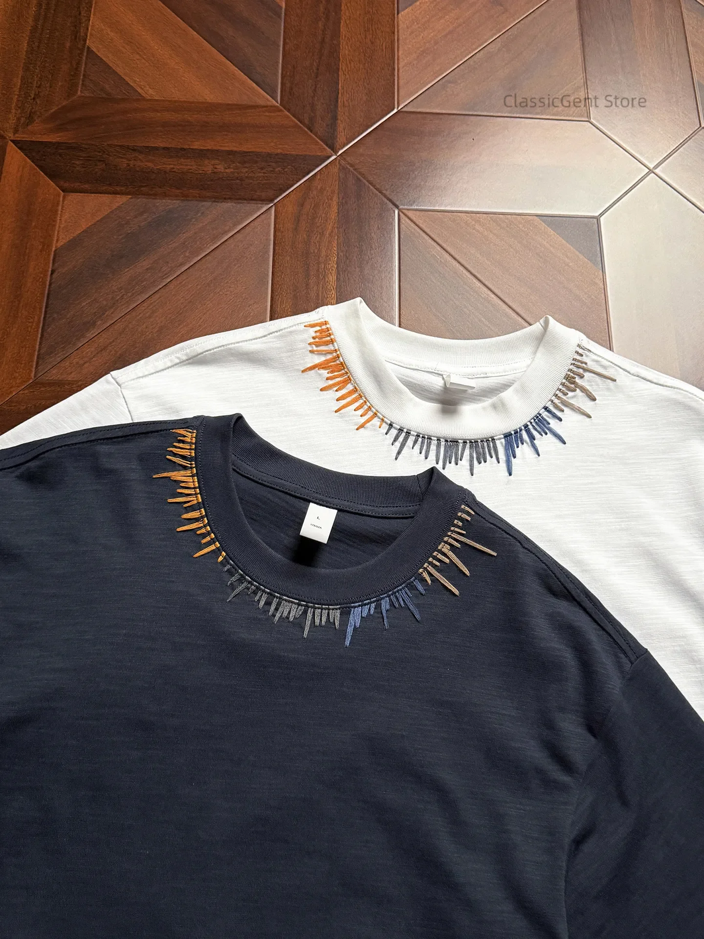 Harajuku bamboo cotton, skin-friendly and not sweaty, color embroidered 8.5OZ short-sleeved T-shirt at neckline
Harajuku bamboo cotton, skin-friendly and not sweaty, color embroidered 8.5OZ short-sleeved T-shirt at neckline