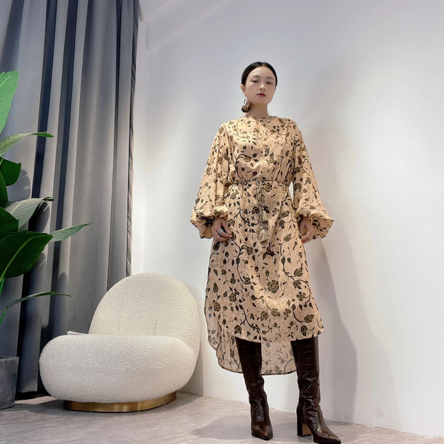 2022 Spring Summer High Quality Vintage Black Floral Printing Khaki Long Sleeve Mid-calf Loose Dresses Women 
2022 Spring Summer High Quality Vintage Black Floral Printing Khaki Long Sleeve Mid-calf Loose Dresses Women