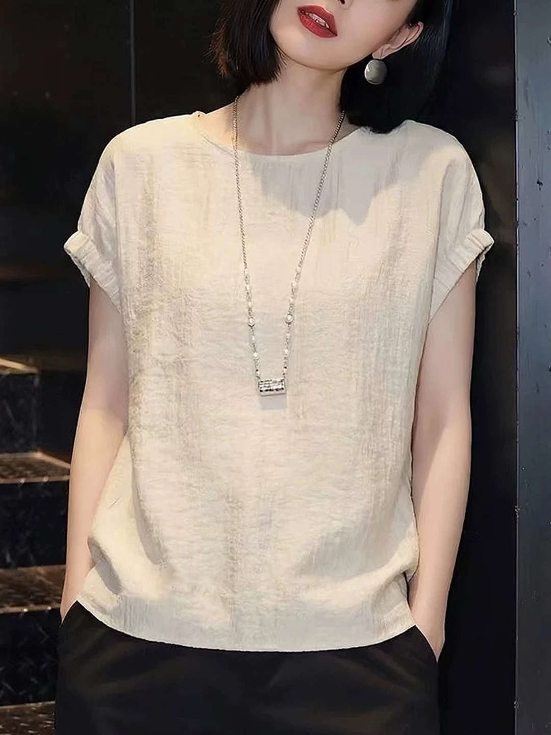 Retro round Neck Short Sleeve Loose Women's Shirt Summer 2026 New plus Size Slimming Age-Reversing Comfortable Overhead Top
Retro round Neck Short Sleeve Loose Women's Shirt Summer 2026 New plus Size Slimming Age-Reversing Comfortable Overhead Top