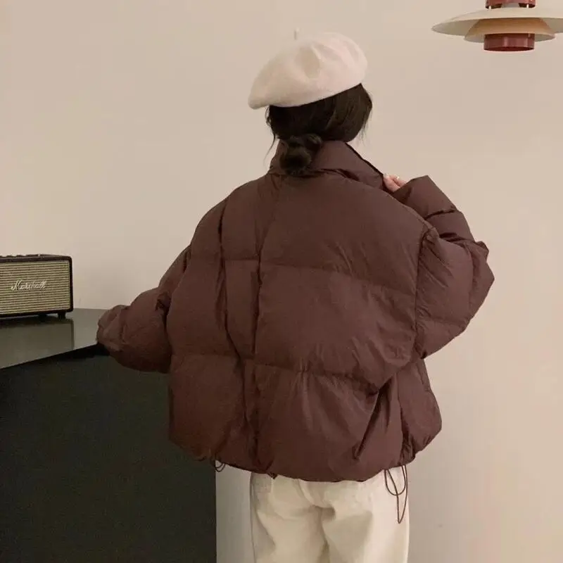 Short Padded Jacket Female Good-Looking Windproof Stand Collar Puffer Jacket Thicken Puffer Coat Tops Keep Warm Winter Coat
Short Padded Jacket Female Good-Looking Windproof Stand Collar Puffer Jacket Thicken Puffer Coat Tops Keep Warm Winter Coat