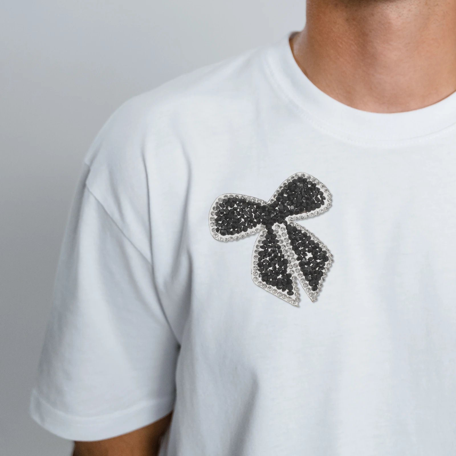 Rhinestone Bowknot Iron On Patch Embroidered Decorative Clothing Applique Suitable For DIY Repair And Decoration
Rhinestone Bowknot Iron On Patch Embroidered Decorative Clothing Applique Suitable For DIY Repair And Decoration