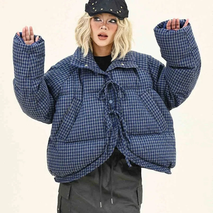 Women Bow Tie Plaid Short Cotton Coat 2025 Winter New Loose Cotton Jacket Korean Oversize Puffer Jacket Women Parkas Outwear
Women Bow Tie Plaid Short Cotton Coat 2025 Winter New Loose Cotton Jacket Korean Oversize Puffer Jacket Women Parkas Outwear