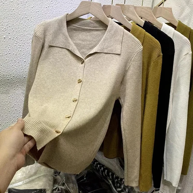 Новая мода элегантный вязаный кардиган с длинными рукавами свитер женские свободные простые пальто на пуговицах с лацканами повседневный офисный низ топ
Новая мода элегантный вязаный кардиган с длинными рукавами свитер женские свободные простые пальто на пуговицах с лацканами повседневный офисный низ топ