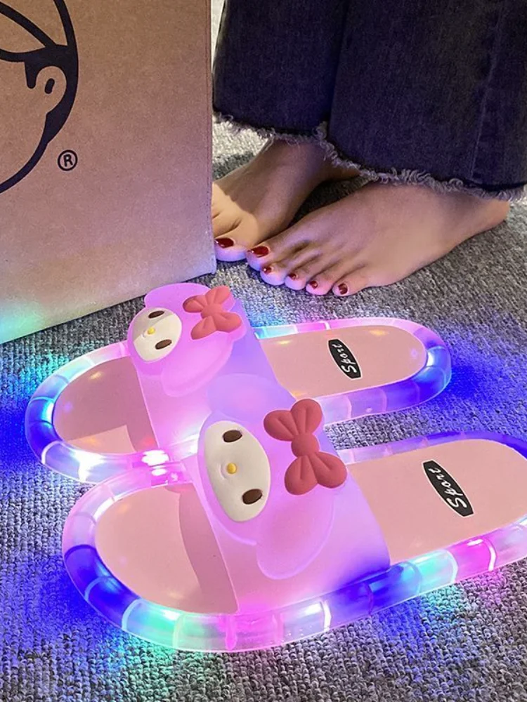 Sanrio My Melody Crystal Glowing Slippers Girl Summer Outdoor Wear Women's Cool Sandals Bright Light Funny Home Slippers Gift
Sanrio My Melody Crystal Glowing Slippers Girl Summer Outdoor Wear Women's Cool Sandals Bright Light Funny Home Slippers Gift