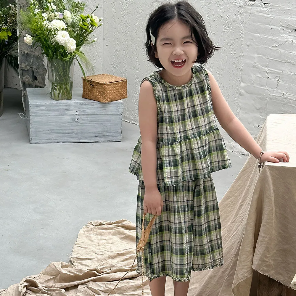 Girls Suit 2024 Korean Style Summer New Plaid Ruffle Sleeveless Suspenders Vest Casual Simple Fashion Loose Summer Children Suit
Girls Suit 2024 Korean Style Summer New Plaid Ruffle Sleeveless Suspenders Vest Casual Simple Fashion Loose Summer Children Suit